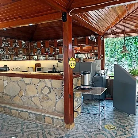 Tas Motel *